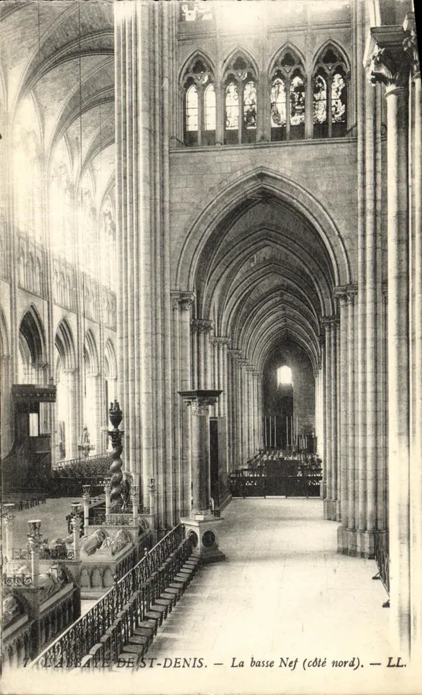 A ABBADIA DE ST-DENIS — A nave baixa (lado norte) — LL. - Frente