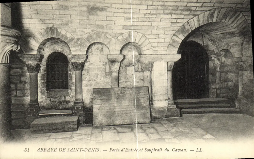 Abtei Saint-Denis — Eingangstür und Schachtluke des Sarges — LL. - Vorderseite