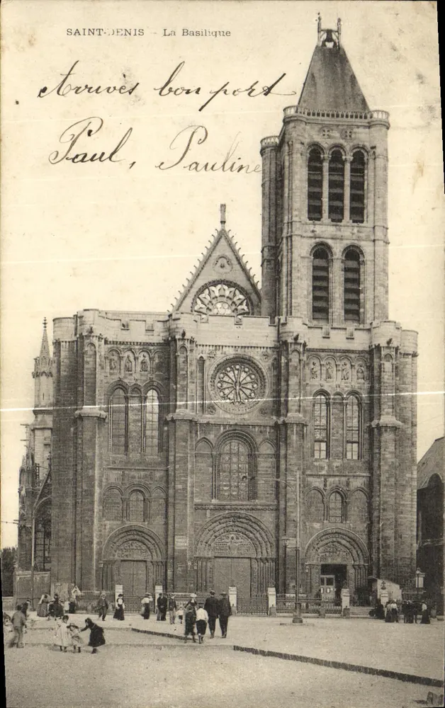 Saint-Denis - A Basílica — vista da fachada com seu campanário e portão, editor não identificado - Frente