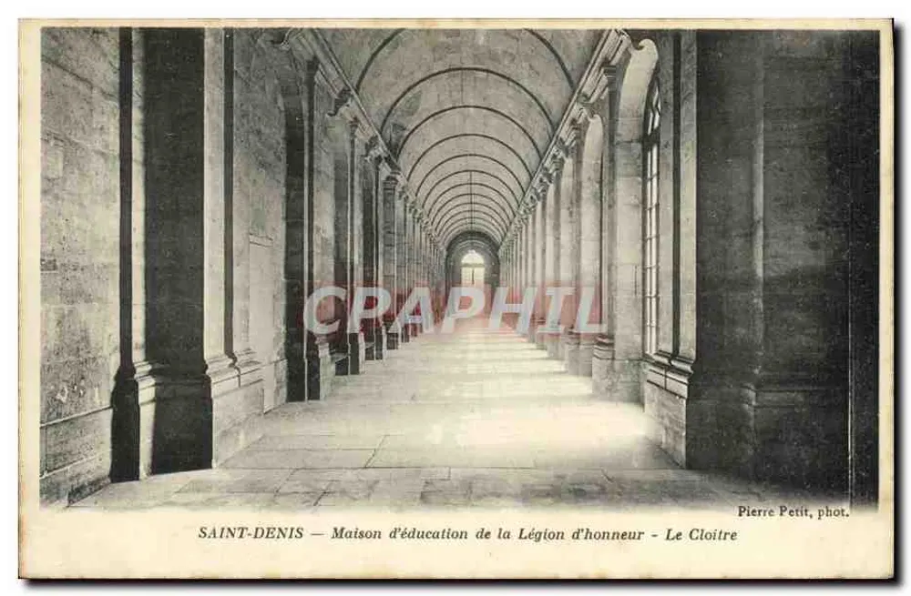 SAINT-DENIS — Bildungshaus der Ehrenlegion — Der Cloister — Pierre Petit, phot. - Vorderseite