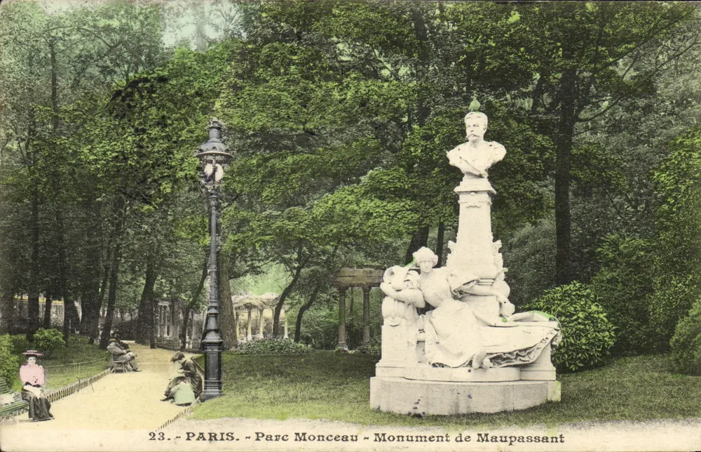 Paris - Parque Monceau - Monument de Maupassant - Frente