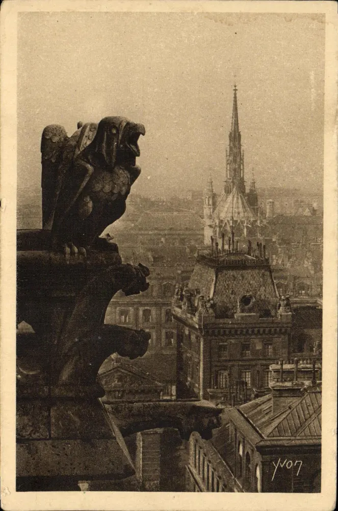 Gargoyle der Kathedrale Notre-Dame — Blick auf die Kirchturmspitze — Édition d'Art YVON - Vorderseite