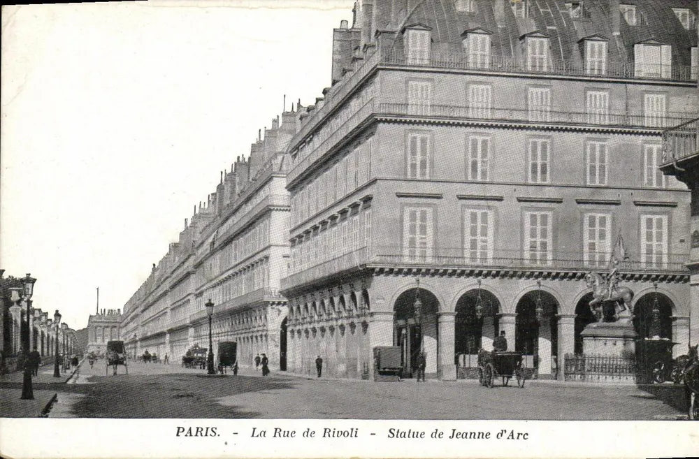 Paris - Rue de Rivoli - Statue der Jeanne d'Arc - Vorderseite