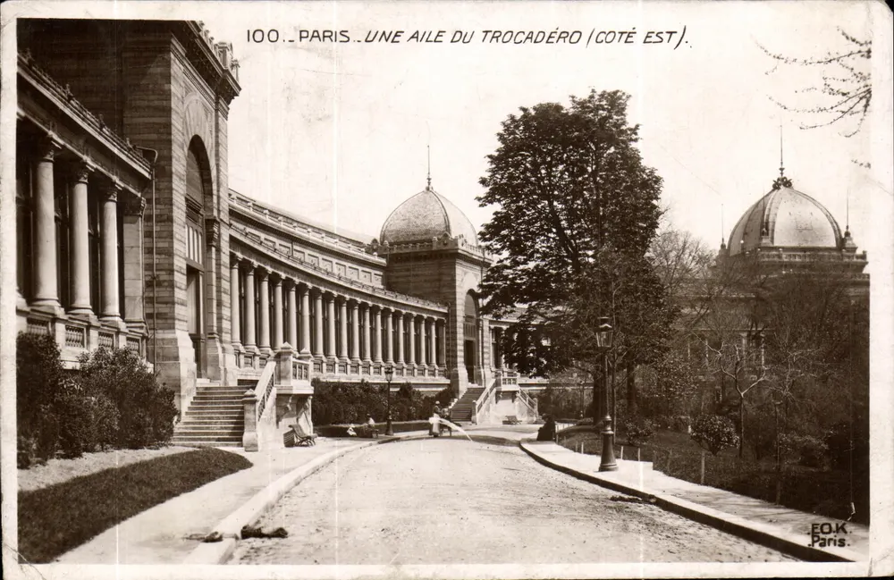Paris — Uma asa do Trocadéro (lado leste) — E.O.K. Paris, n° 100 - Frente