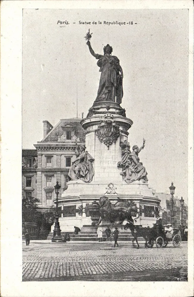 Paris — Estátua da República — MRSC - Frente