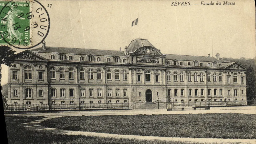 SÈVRES — Fachada do Museu — Editor não identificado - Frente