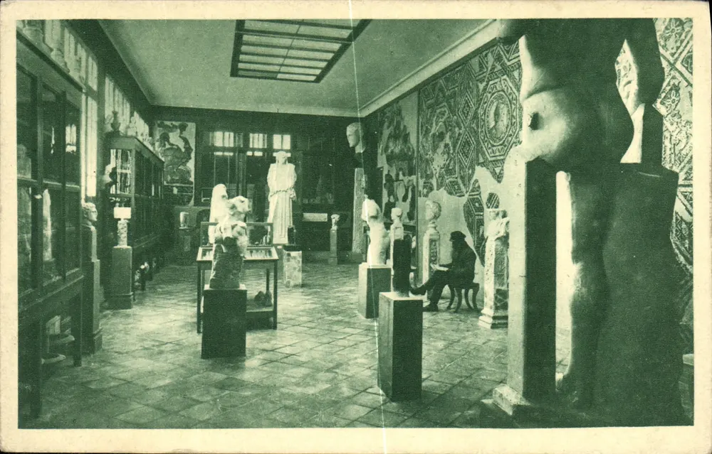 Interior do Museu — Cherchell — Centenário 1930 - Frente