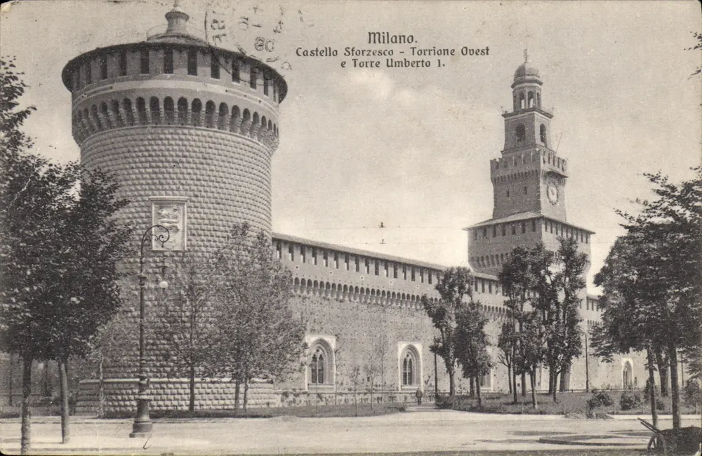 Mailand. Castello Sforzesco - Torrione Ovest und Torre Umberto I. - Vorderseite