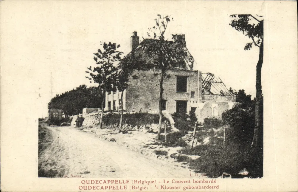 Oudecappelle (Bélgica) — O convento bombardeado — L. D. y phot. - Frente