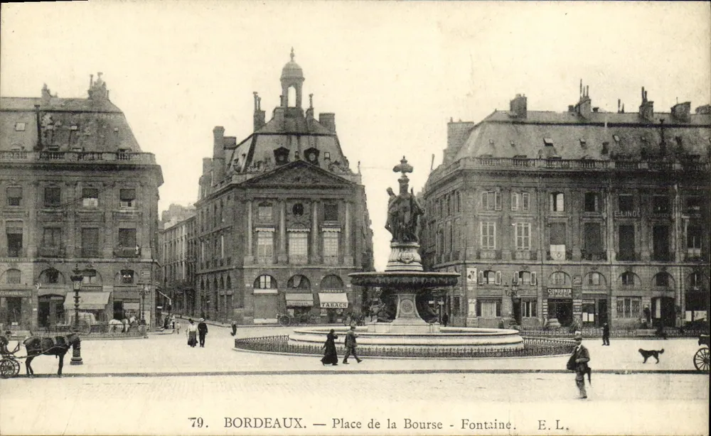 Bordeaux — Praça da Casa da Moeda — Fontaine — E.L. - Frente