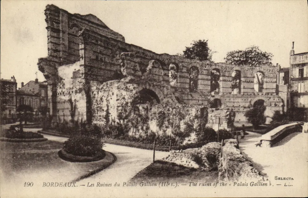 Bordeaux — Ruínas do Palácio Gallien (século III) — SELECTA - Frente