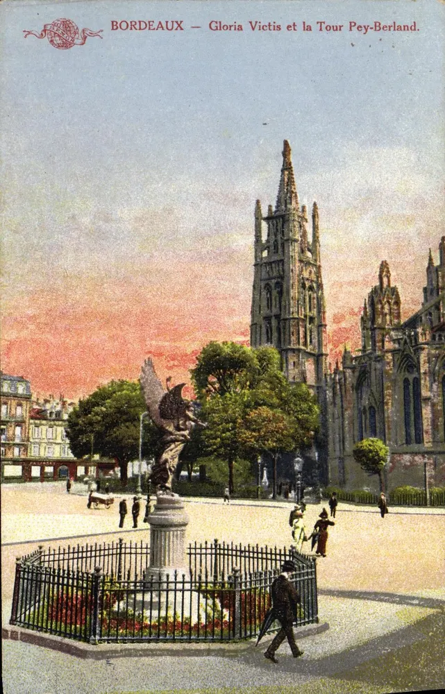 Bordeaux — Ansicht von Gloria Victis und Turm Pey-Berland - Vorderseite
