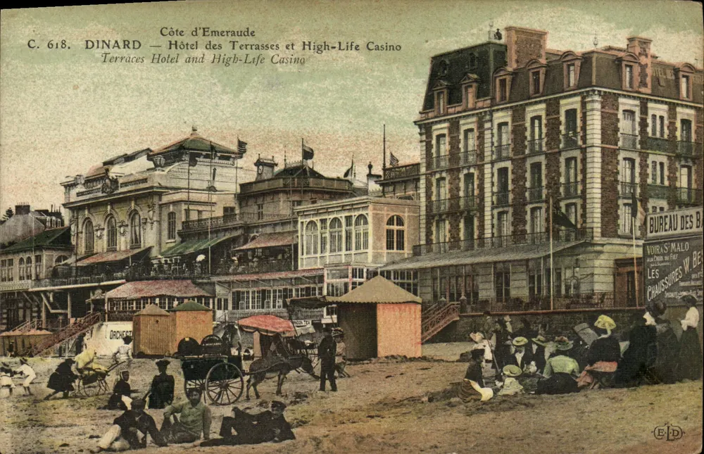 Dinard — Hôtel des Terrasses et High-Life Casino — Architec - Vorderseite