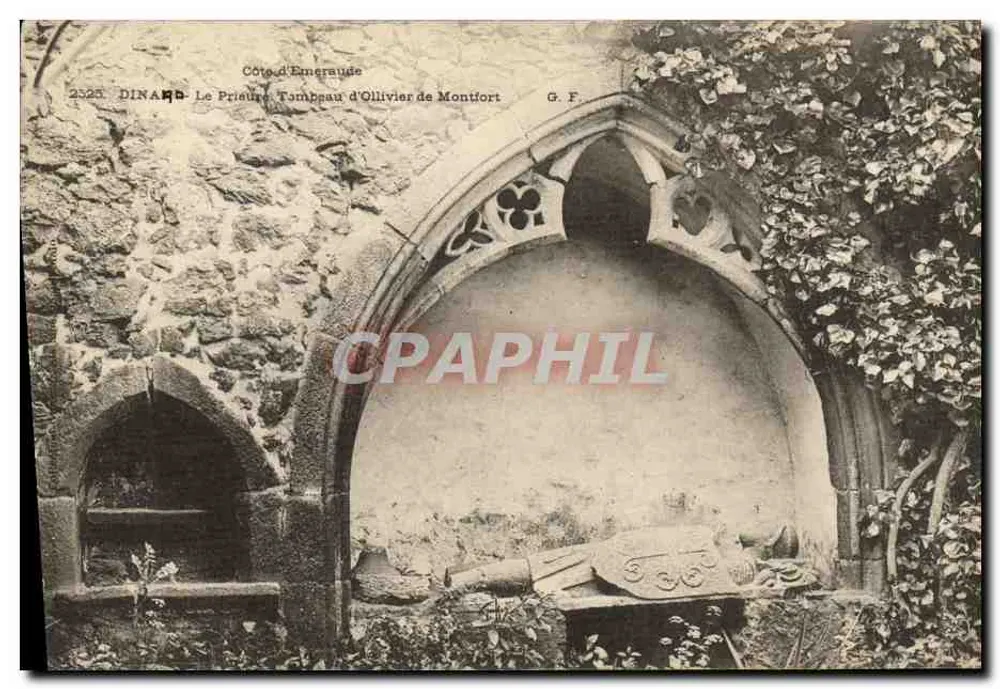Dinard - Côte d'Emeraude - Das Priory, Grabmal von Ollivier de Montfort - Vorderseite