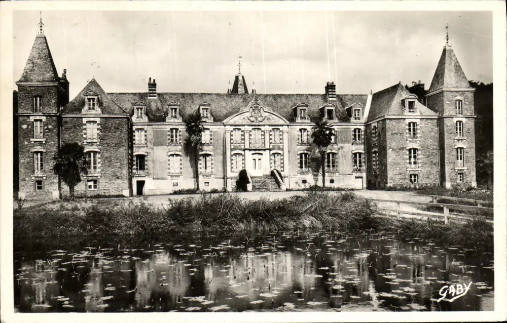 Castelo de la Varenne — Angon, França — Gaby - Frente