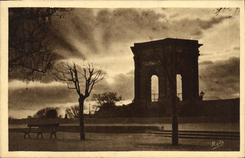 Crepúsculo no Castelo d'Eau — Montpellier (Hérault) — Rella - Frente