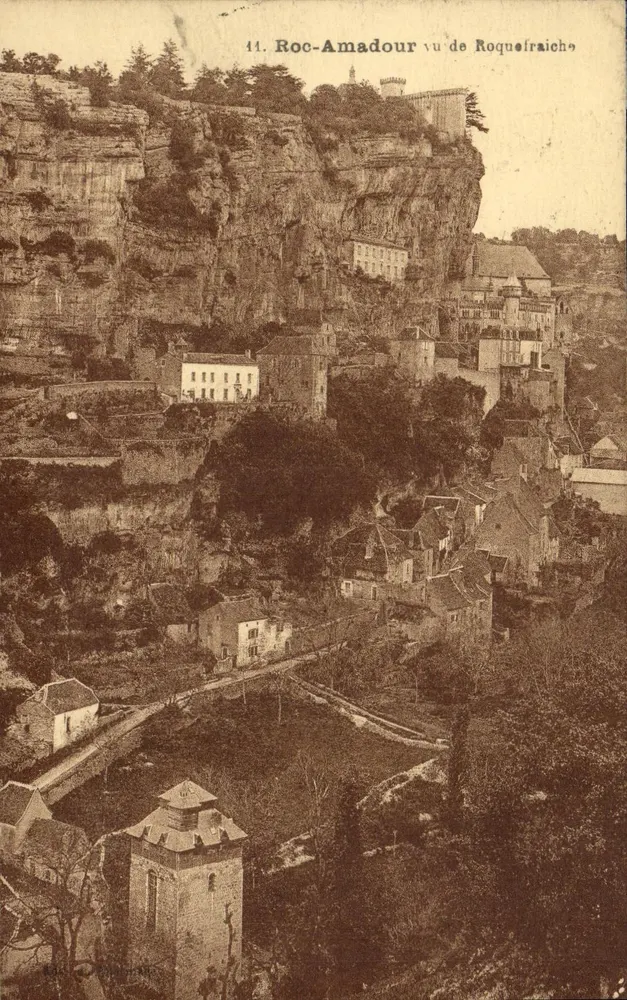 Roc-Amadour visto de Roqueiraich — vista panorâmica do vilarejo elevado — editor A. TUBAT, Toulouse, n°44 - Frente