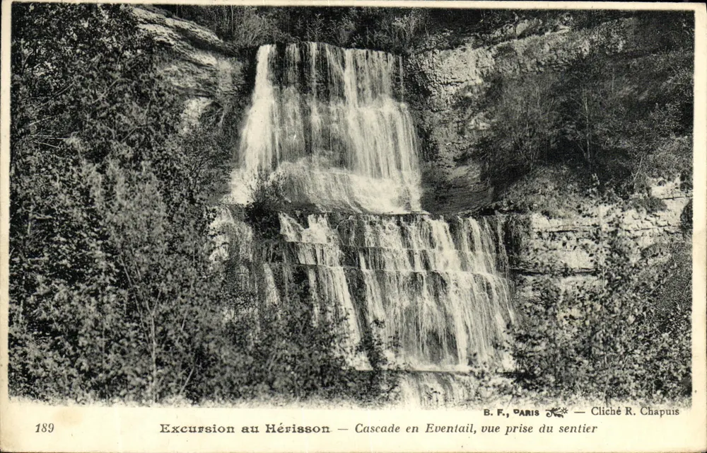 Excursão ao Hérisson — Cachoeira em Forma de Abanico, vista tirada do caminho — B.F., PARIS — Cliché R. Chapuis - Frente