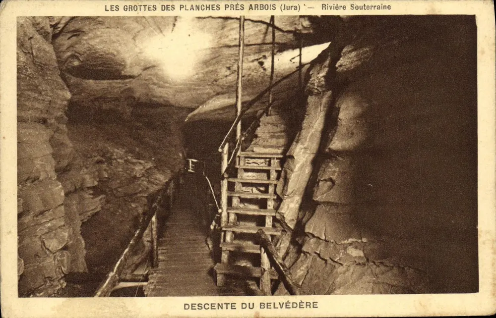 Die Höhlen von Planches nahe Arbois (Jura) — Abstieg zum Belvédère — Unterirdischer Fluss - Vorderseite