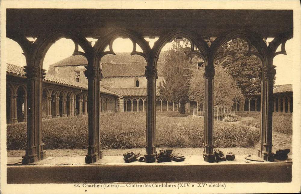 Charlieu (Loire) — Cloître des Cordeliers (XIVe et XVe siècles) - Recto