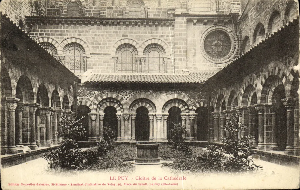 Le Puy — Claustro da Catedral — Edição Nouvelles Galeries, St-Étienne - Frente