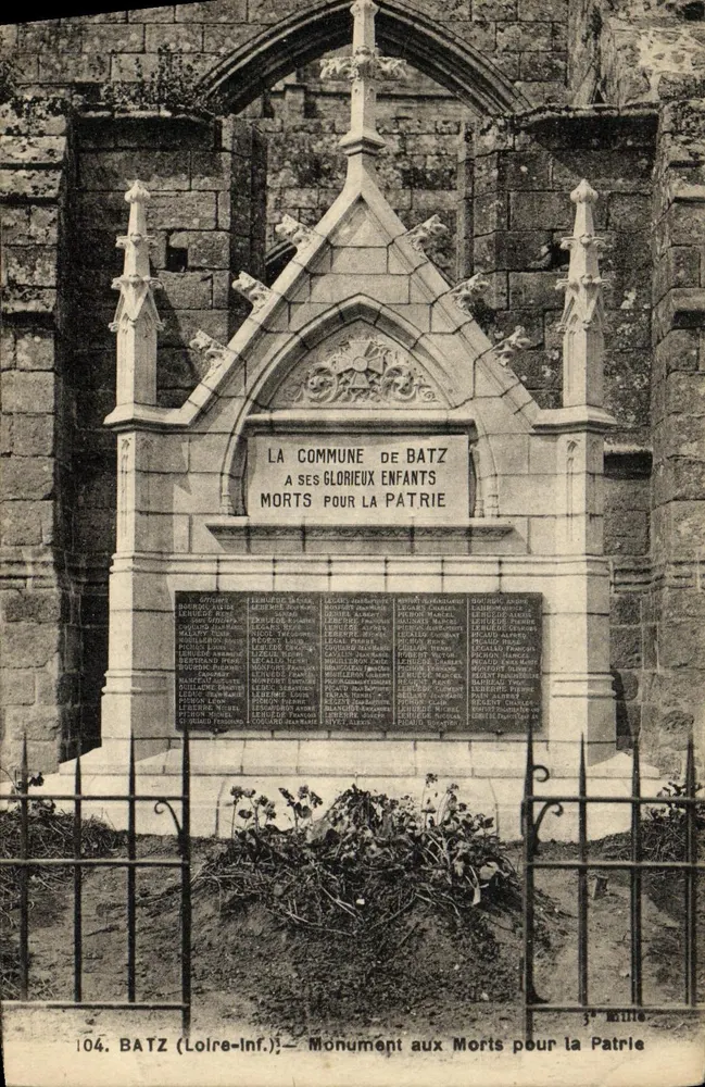 Batz (Loire-Inf.) — Gedenkstein für die Toten für das Vaterland — F. Chapeau, Nautes - Vorderseite