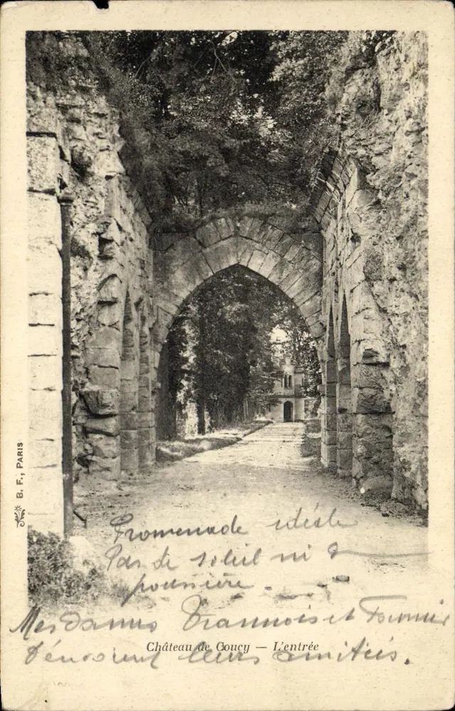 Castelo de Goucy — A entrada — B. F., Paris - Frente