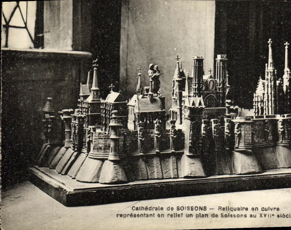 Kathedrale von SOISSONS — Kupferreliquiar, das einen Plan von Soissons aus dem 17. Jahrhundert darstellt - Vorderseite