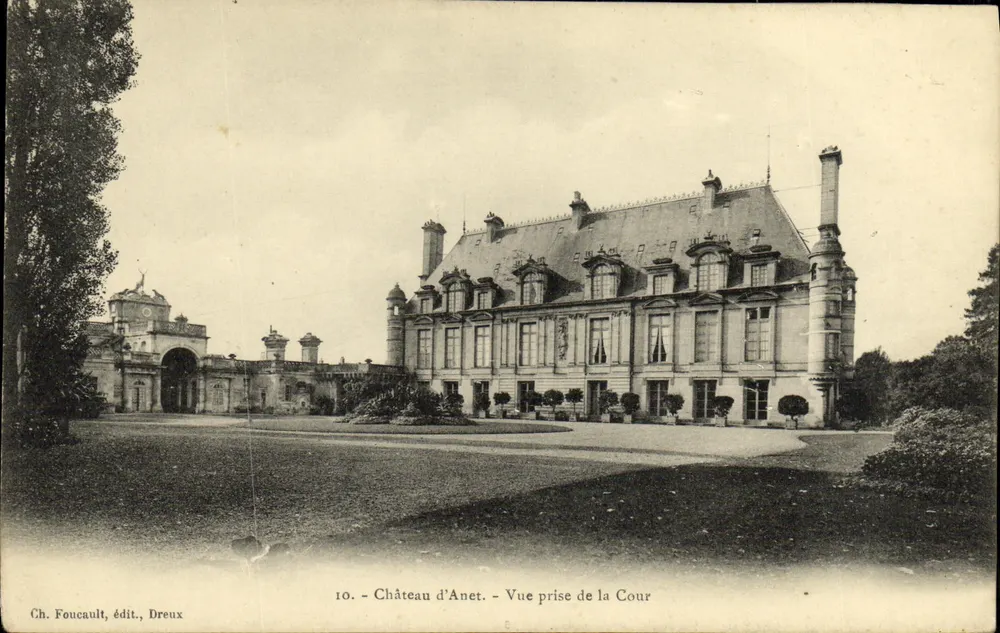 Castelo d'Anet — Vista tirada da Cour — Ch. Foucault, editor, Dreux - Frente