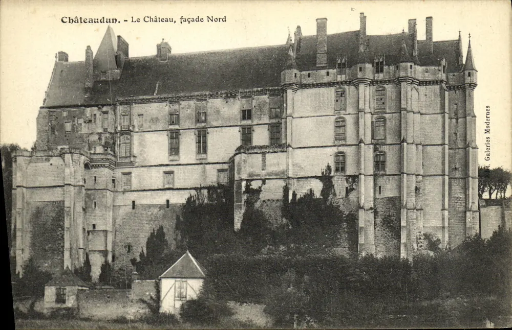Châteaudun - O Castelo, fachada Norte — Galerias Modernas - Frente