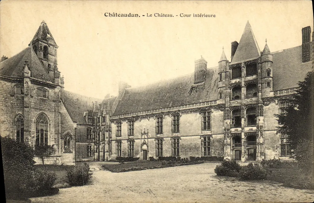 Châteaudun - O Castelo - Cour intérieure — editor não visível - Frente