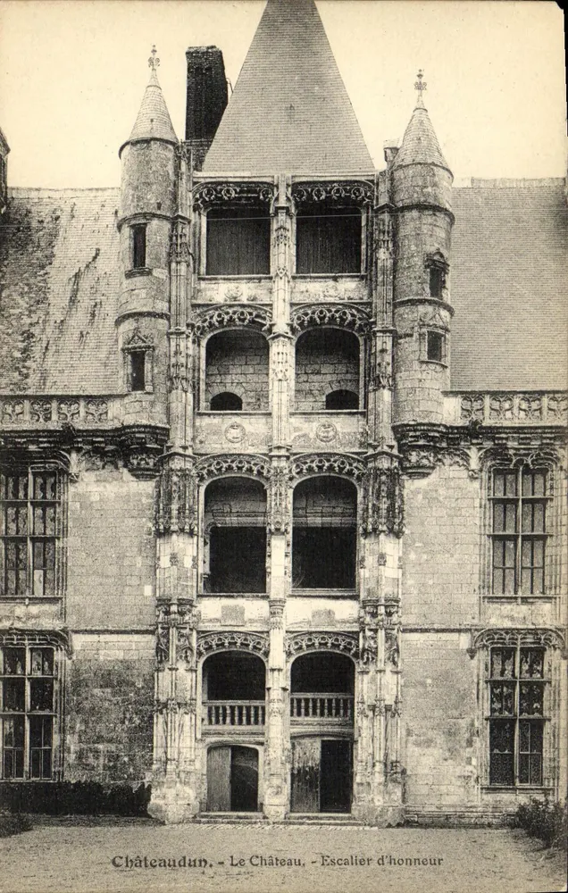 Châteaudun — O Castelo — Escada de Honra - Frente