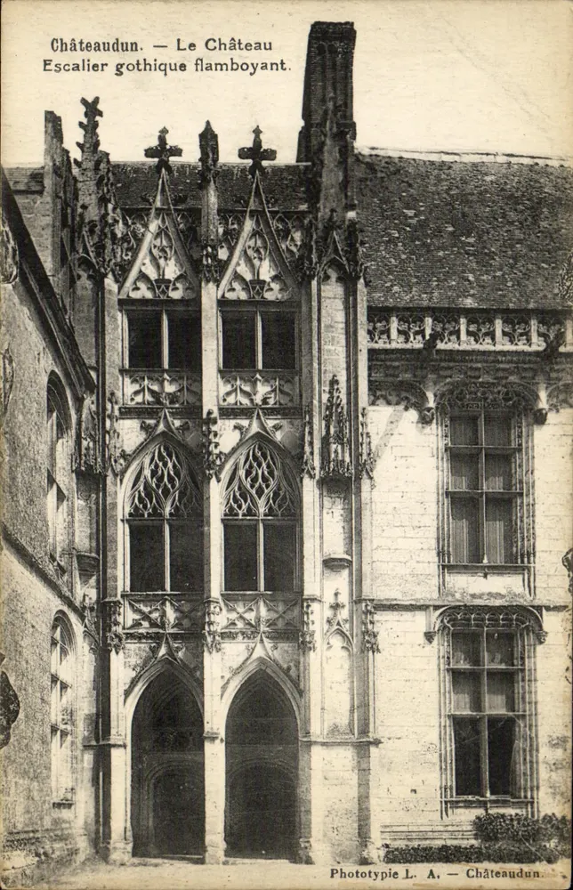 Châteaudun — Das Schloss Gotische Flammenstiege — Phototypie L. A. — Châteaudun - Vorderseite