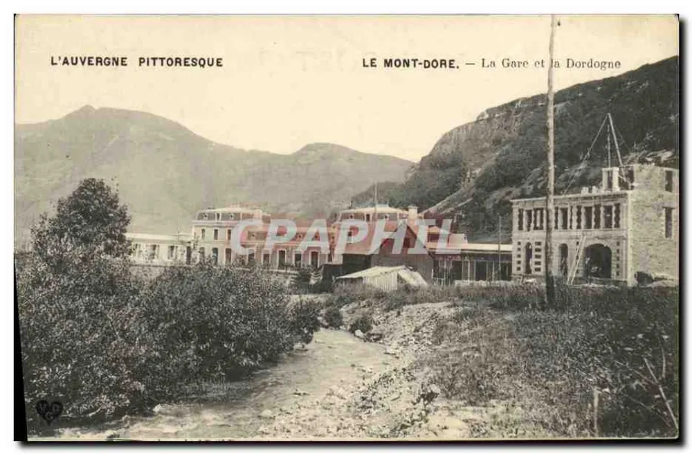 Mont-Dore — Die Station und der Fluss Dordogne — pittoresches Auvergne - Vorderseite