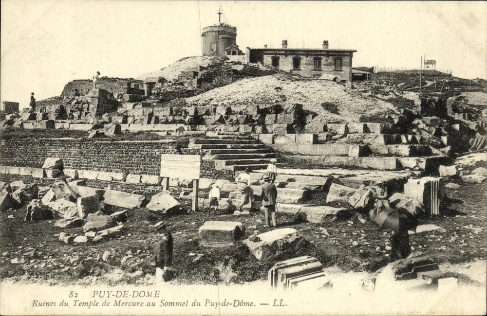 Ruinen des Tempels Merkurs am Gipfel des Puy-de-Dôme — LL. — 82 - Vorderseite