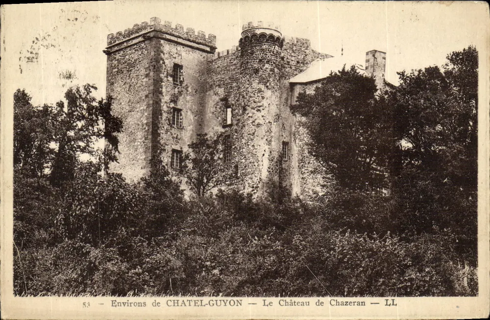 Environs de CHATEL-GUYON — O Castelo de Chazeran — LL - Frente