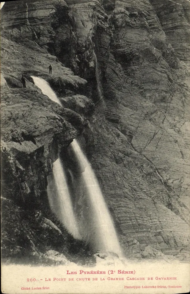 Die Pyrenäen (2. Serie) — Der Abstiegspunkt der großen Gavarnie-Wasserfälle — Phototypie Labouche frères, Toulouse - Vorderseite