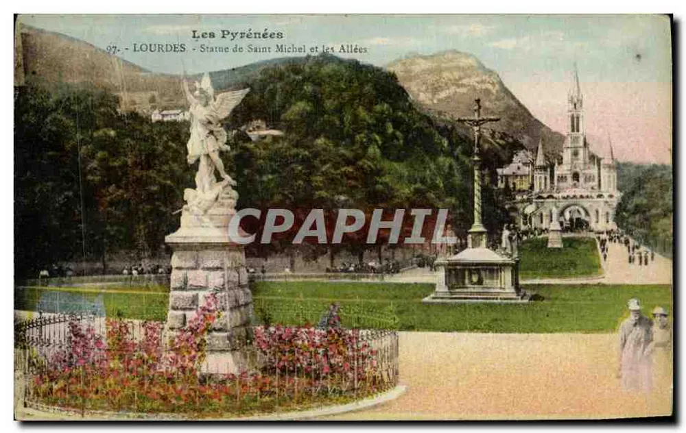 Lourdes - Statue des heiligen Michael und die Promenade — Verlag: Les Pyrénées, Nr. 97 - Vorderseite