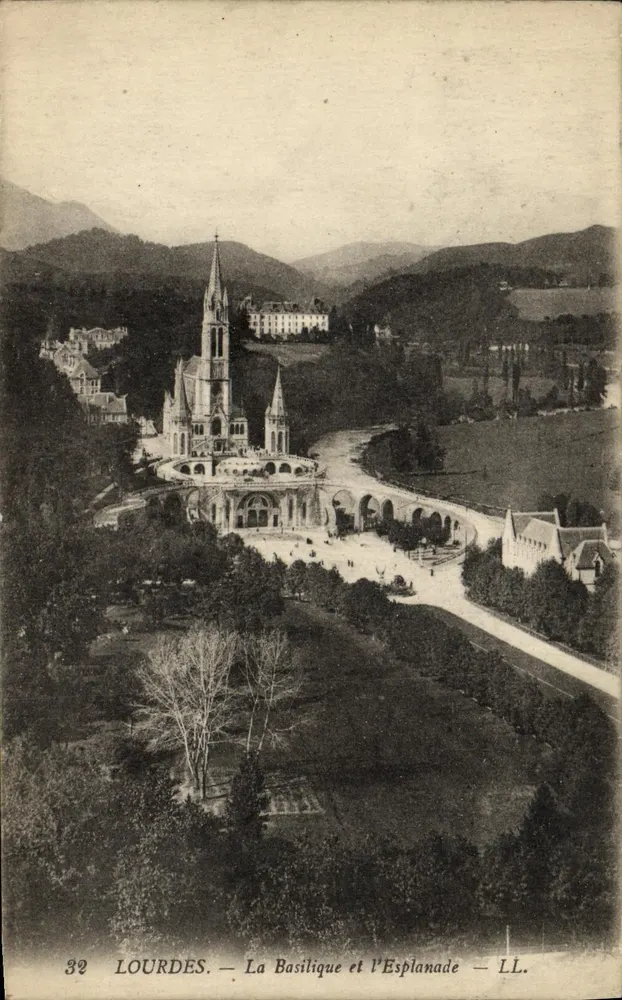 LOURDES — A Basílica e a Esplanada — LL. - Frente
