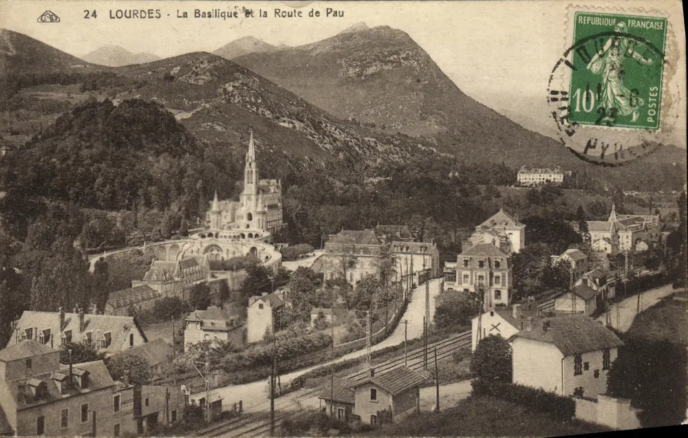 Lourdes - Die Basilika und die Route nach Pau — unbekannter Verlag, Nr. 24 - Vorderseite