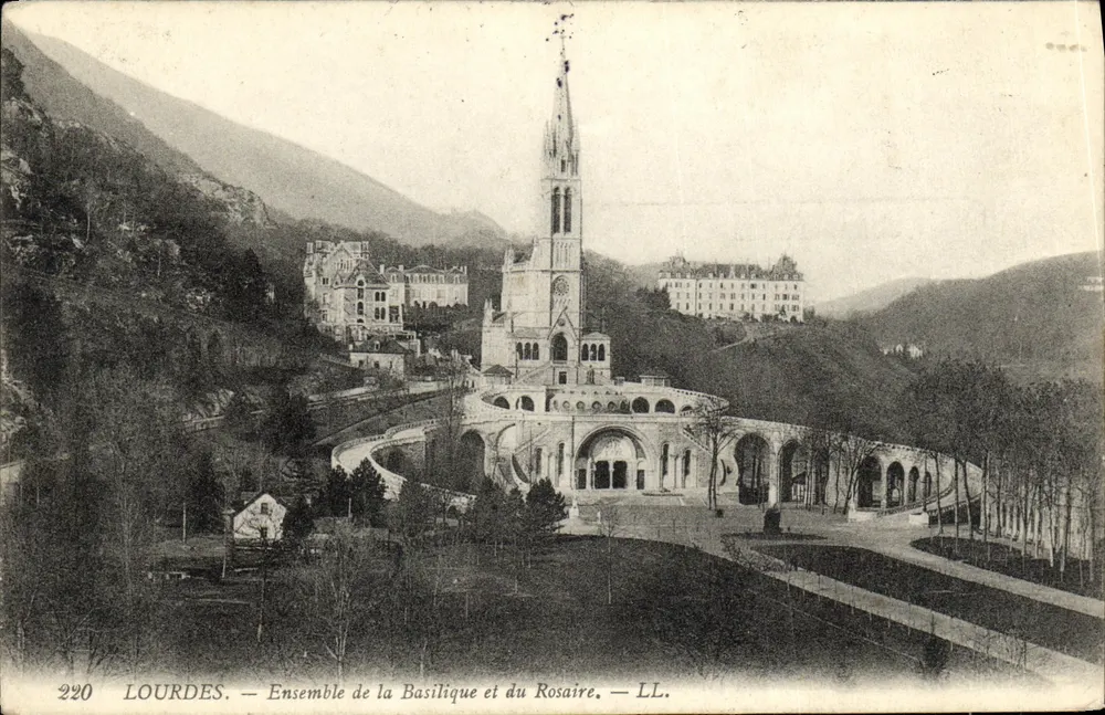 Lourdes — Ansicht der Basilika und des Rosenkranzes — LL. — Nr. 220 - Vorderseite