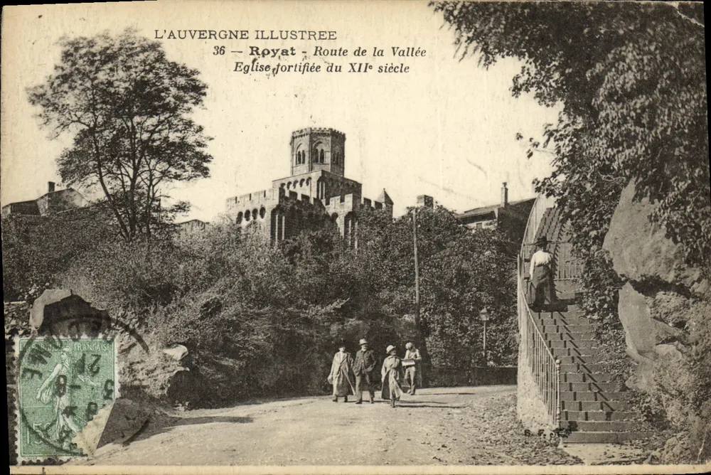 Royat — Verstärkte Kirche des 12. Jahrhunderts — L'Auvergne Illustrée - Vorderseite