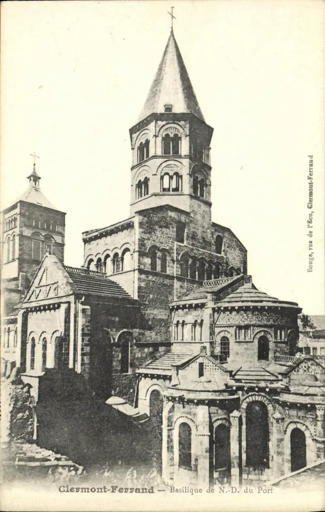 Clermont-Ferrand — Basílica de N.-D. do Port, rua da Escócia - Frente