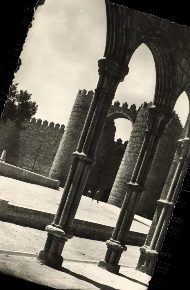 Ávila — Porta de São Vicente — editor Madrid, n°44 - Frente