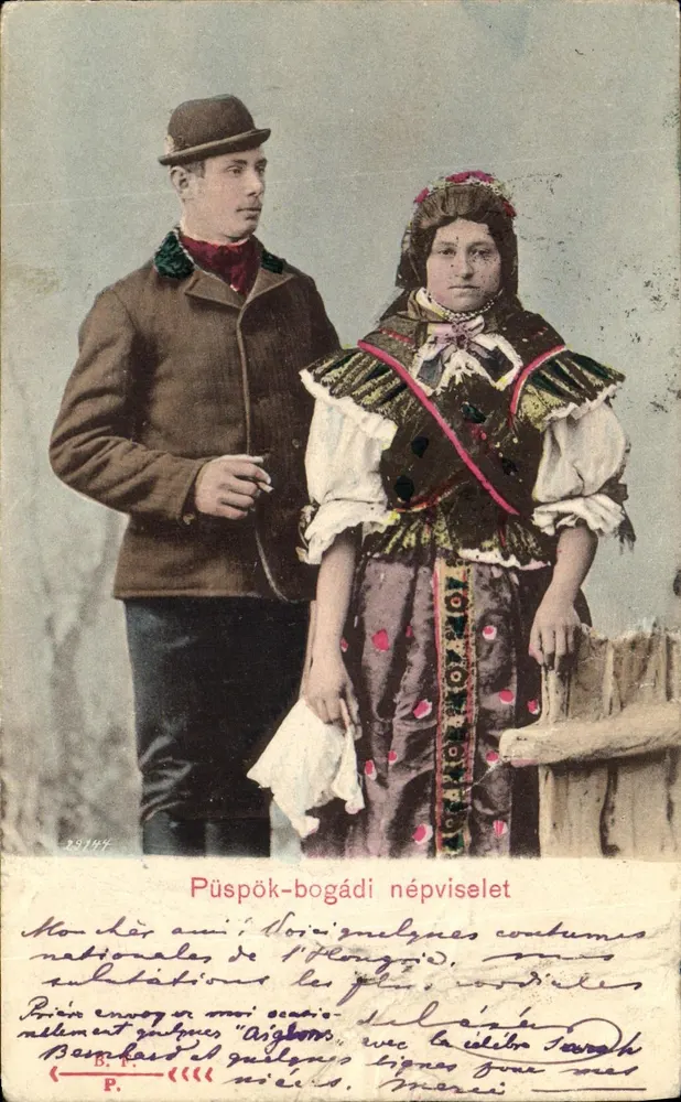 Püspök-bogádi Volkskleidung – Paar in traditionellen Kleidern von Pénzgyőr – Verlag: Püspök-bogádi Volkskleidung - Vorderseite