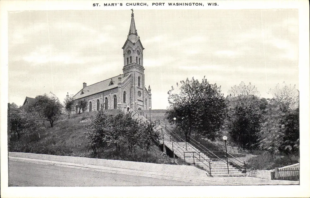 St. Mary's Kirche, Port Washington, Wis. — Verlag C. Paphil Co., Milwaukee, Wis. — Seriennummer M-141 - Vorderseite