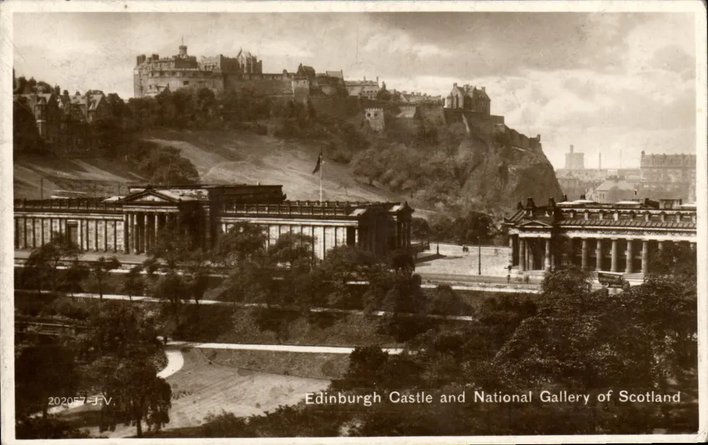 Edinburgh Castle und National Gallery of Scotland — Valentine's Postcard — Verlag: Valentine's Postcard - Vorderseite