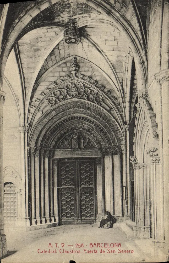 Cathédrale de Barcelone — Porte de San Severo — éditeur A.T.V. n° 258 - Anverso