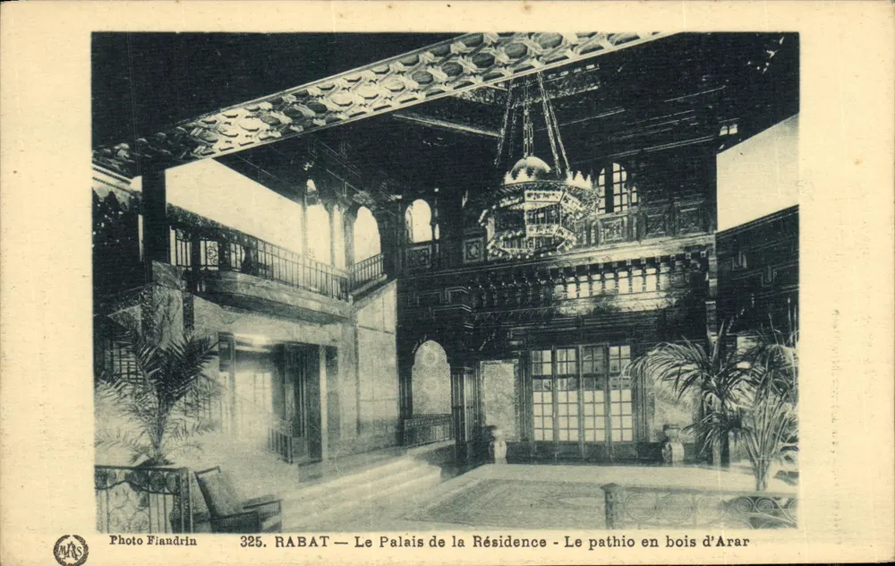 RABAT — Das Residenzpalast — Das Holzpathio von Arar - Vorderseite