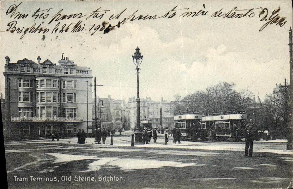 Terminus do Tramway, Old Steine, Brighton — vista de trams e Hotel Royal York — Sussex Daily News - Frente
